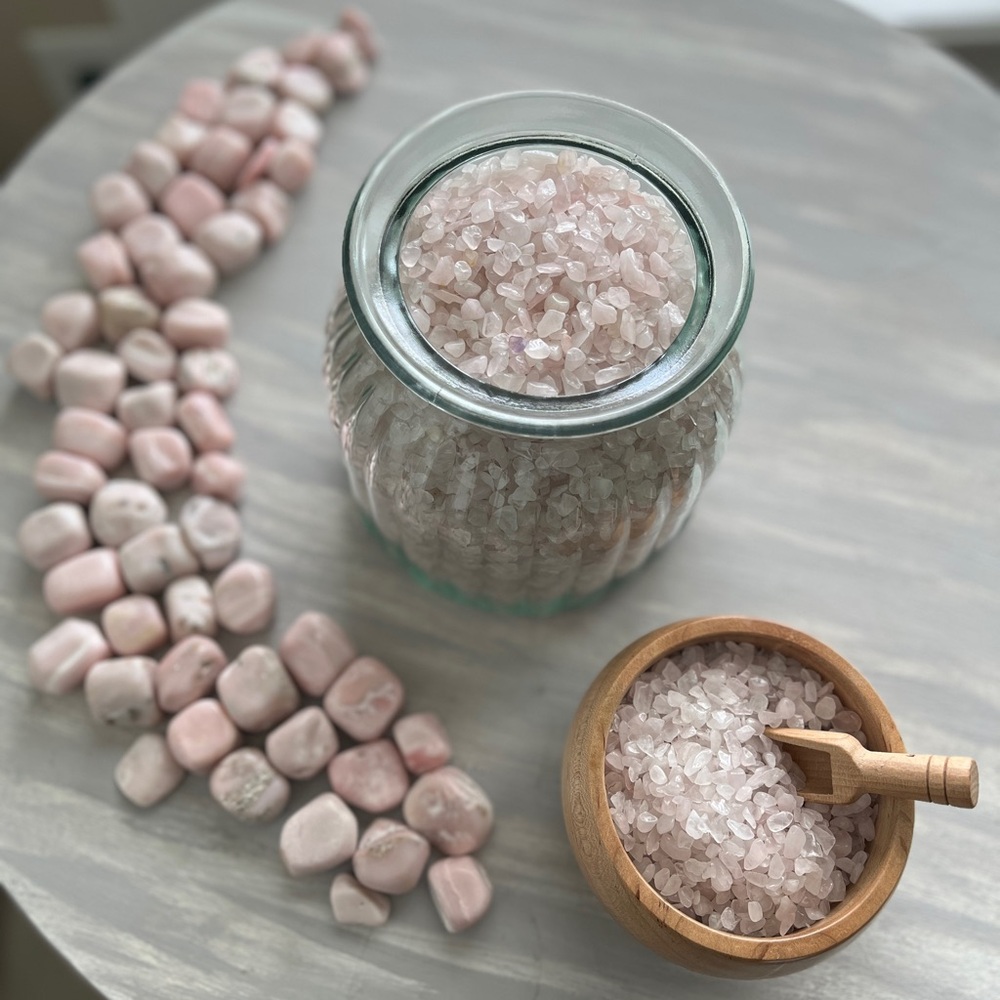 Rose quartz chips 1 pound - Picture 3 of 6